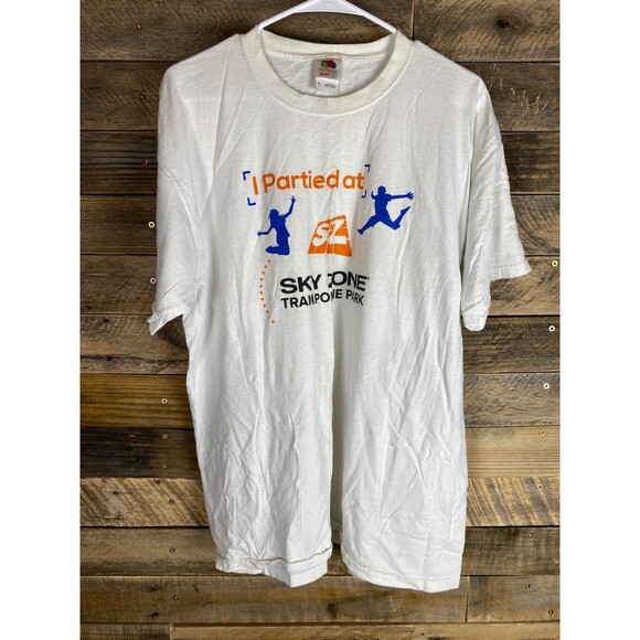 Sky Zone Trampoline Park Unisex Adult  Size XL White Short Sleeve T-Shirt - Picture 1 of 9